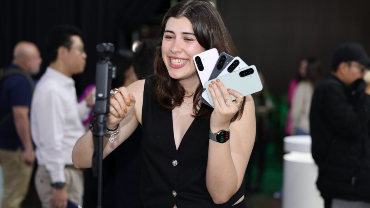 Samsung Galaxy A17 5G in hand